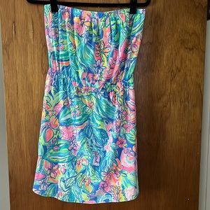 Colorful Lilly strapless dress. A perfect staple for summer.